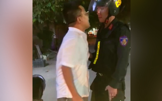 Video: Nổi nóng với cảnh sát từ vụ vi phạm giao thông, người đàn ông bị bắt do chống người thi hành công vụ