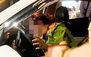Video: Vụ nữ thiếu tá công an lái ô tô say xỉn, ói mửa ngay trên xe ở Gia Lai, đã báo cáo Bộ Công an
