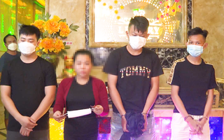 Video: Bắt nữ chủ quán karaoke ở Đồng Nai vì chứa chấp sử dụng ma tuý