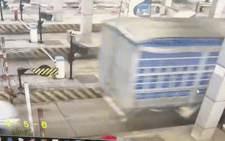 Video: Trích xuất camera, phát hiện xe con 'núp' đuôi xe tải để trốn phí BOT 19 lần