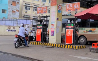 Video: Tái diễn tình trạng khó mua xăng tại một số tuyến đường ở TP.HCM