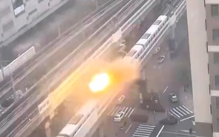 Video: Tàu điện trên cao ở Thượng Hải phát nổ, khẩn cấp sơ tán hành khách
