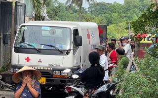 Video: Hai phụ nữ bốc cháy trong căn nhà bị khóa trong, một người tử vong, một người đang cấp cứu