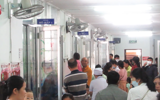 Video: Con của một người nước ngoài, học lớp 1 Trường Ischool Nha Trang vừa tử vong sau vụ ngộ độc tại trường