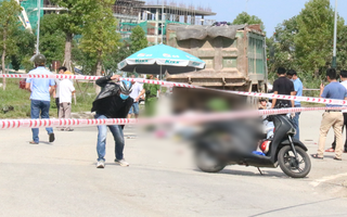 Video: Hiện trường vụ tai nạn nghiêm trọng ở Huế, mẹ mang bầu tháng thứ 7 cùng hai con nhỏ tử vong