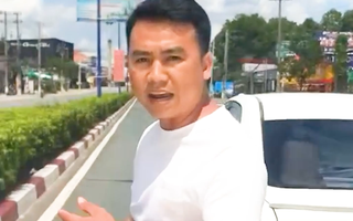 Video: Tài xế vác rựa đòi 'chẻ đầu' tài xế khác trên quốc lộ 13 bị phạt 4 triệu đồng