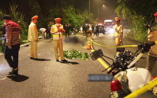 Video: Truy tìm người lái ô tô gây tai nạn làm chết hai người trong đêm trên đèo Bảo Lộc