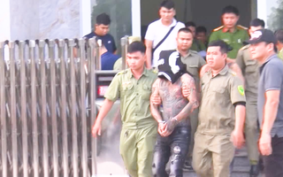 Video: Bắt nghi phạm xăm trổ đầy mình, dùng súng cướp xe máy ở Đồng Nai