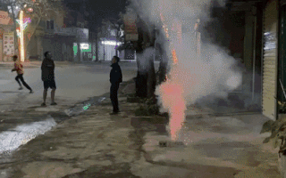 Video: Pháo lậu nổ rền trời nhiều nơi trước và sau giao thừa