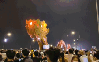 Video: Đêm đầu tiên 'Rồng Đà Nẵng' phun lửa, phun nước trở lại sau thời gian dài tạm dừng chống dịch