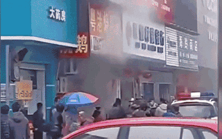 Video: Nhiều người bỏ chạy tán loạn khi một quả cầu lửa bùng phát từ nhà hàng