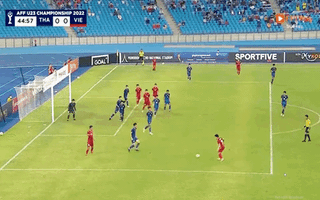 Video: Bảo Toàn đánh đầu, U23 Việt Nam dẫn Thái Lan 1-0 ở cuối hiệp 1 trận chung kết