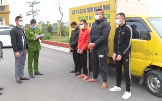 Video: Tạm giữ 4 đối tượng tín dụng đen bắt giữ người trái pháp luật, cướp ô tô