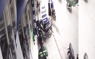 Video: Dàn cảnh hỏi đường để lấy trộm xe máy của nam sinh viên trong làng đại học