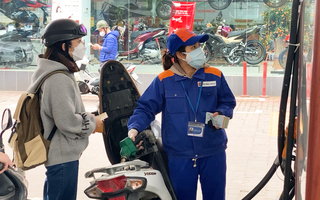 Video: Giá xăng dầu tăng kỷ lục,  E5RON92 giá 28.980 đồng/lít; RON95-III giá 29.820 đồng/lít