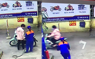 Video: Nữ nhân viên bất lực đuổi theo thanh niên đi xe máy, mua xăng rồi rồ ga phóng đi