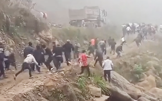 Video: Náo loạn ở dự án thủy điện Mây Hồ, 8 người bị thương