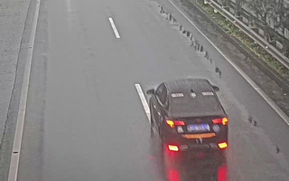 Video: Tài xế liều lĩnh chạy ngược chiều 15km trên cao tốc