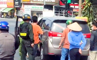 Video: Điều tra vụ ẩu đả trên đường phố Biên Hòa, công an thu giữ nhiều vỏ đạn cao su