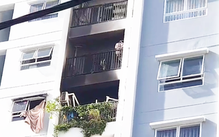 Video: Cháy căn hộ chung cư ở quận Tân Phú, 2 người tử vong nghi do rơi từ tầng cao