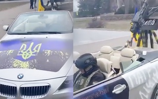 Video: Xe mui trần BMW được lính Ukraine chuyển thành bệ súng máy di động