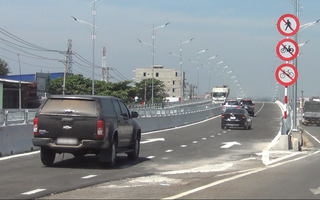 Video: Thông xe cầu vượt Dầu Giây sau 5 năm thi công ì ạch
