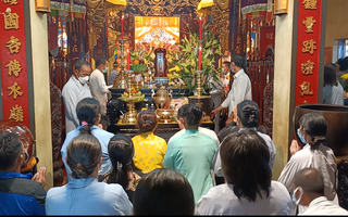 Video: Hàng ngàn người đến lễ hội Am Chúa