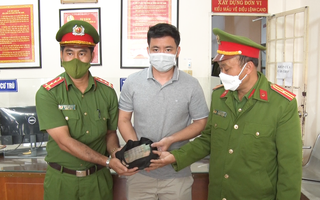 Video: Đại úy công an trả lại 300 triệu đồng cho du khách đánh rơi ở Đà Lạt