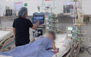 Video: Nhiều bệnh nhi sốc sốt xuất huyết nặng do người nhà nhầm lẫn với COVID-19