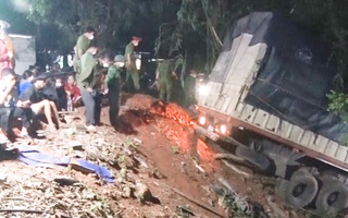 Video: Hiện trường xe tải lao vào nhà dân khiến ba mẹ con tử vong ở Quảng Bình