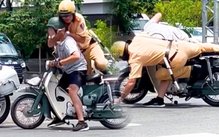 Video: Công an thông tin vụ CSGT 'động tay, động chân' với người dân giữa giao lộ ở quận 1
