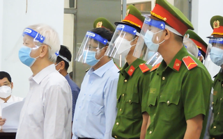 Video: 2 cựu chủ tịch tỉnh và 5 cựu quan chức ở Khánh Hòa hầu tòa vì vi phạm quản lý đất đai