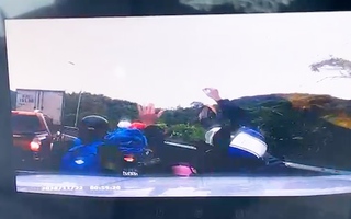 Video: Tạm giữ hình sự tài xế xe 7 chỗ liên quan vụ tai nạn trên đèo Bảo Lộc làm 2 người chết