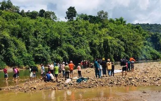 Video: Hình ảnh thương tâm trong ngày nghỉ lễ, 4 nam sinh lớp 11 đuối nước khi tắm sông Đồng Nai