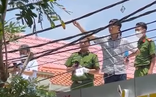 Video: Điện giật tử vong trên mái nhà khi cắt tỉa cây