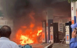 Video: Tài xế đạp nhầm chân ga khiến ô tô tông vào trụ bơm xăng, bốc cháy