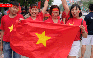 Trực tiếp: Cổ động viên 'tiếp lửa' cho U23 Việt Nam gặp U23 Malaysia