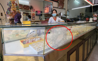 Video: Lời kể của chủ tiệm vàng bị cướp ở Bình Thạnh, công an đang ráo riết truy bắt nghi phạm