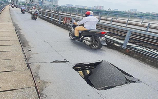 Video: Đơn vị quản lý nói ‘cầu Long Biên đã trên 120 năm nên động vào đâu nát chỗ đấy’
