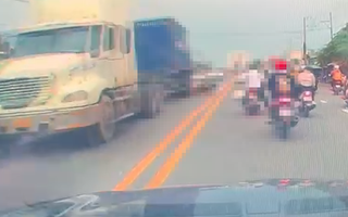 Video: Truy tìm xe container cán chồng và con tử vong, vợ nguy kịch ở Bình Dương