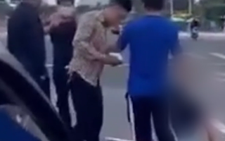 Video: Bắt khẩn cấp nhóm người đánh dã man tài xế grab giữa đường phố Đà Nẵng