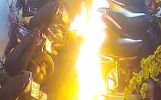 Video: Xông vào tiệm internet tưới xăng phóng hỏa ở TP.HCM