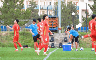 Video: U23 Việt Nam trở lại sân tập, chuẩn bị cho trận gặp U23 Saudi Arabia lúc nửa đêm 12-6