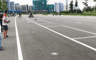 Video: Xe điều khiển từ xa nẹt pô inh ỏi, phóng vun vút với vận tốc kinh hoàng trên đường phố Sài Gòn