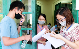 Video: Gần 107.000 thí sinh Hà Nội thi tuyển sinh lớp 10, sẽ chỉ có 77.000 em đỗ vào trường THPT công lập