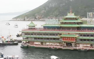 Video: Nhà hàng nổi lớn nhất thế giới đã chìm xuống biển, rất nhiều người tiếc nuối
