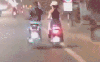 Video: Công an xác minh hình ảnh dậy sóng 'sờ ngực phụ nữ trên đường', trò bỡn cợt hay dấu hiệu phạm pháp?