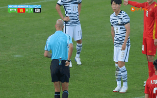 Video: Tình huống Lee Jin-Yong nhận thẻ vàng thứ 2 rời sân, bước ngoặt để U23 Việt Nam gỡ hòa