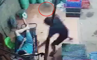 Video: Trích xuất camera vụ đâm tử vong một nam tiểu thương khi đang ngủ say ở chợ đầu mối