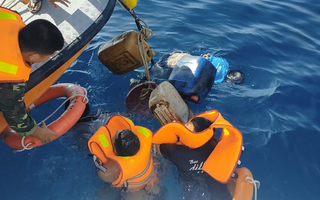 Video: Hai tàu va chạm trên vùng biển Quảng Nam, 8 người rơi xuống biển, 2 người đã tử vong